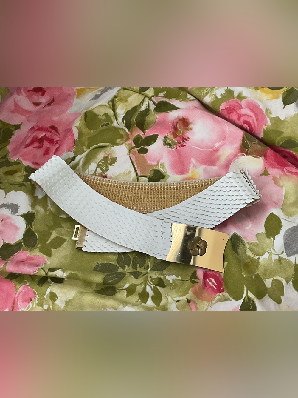 Vintage White Fish Scale Stretch Belt with Gold Flower Buckle 
30.5” + Stretch